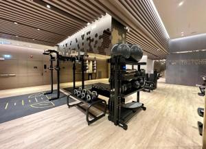The fitness centre and/or fitness facilities at Address Beach Resort JBR