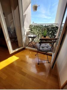 Ein Balkon oder eine Terrasse in der Unterkunft Beautiful Apartment, Close to Beach