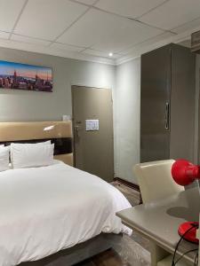 מיטה או מיטות בחדר ב-elim glamour hotel