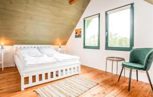 Ένα ή περισσότερα κρεβάτια σε δωμάτιο στο 2 Bedroom Awesome Home In Rowy