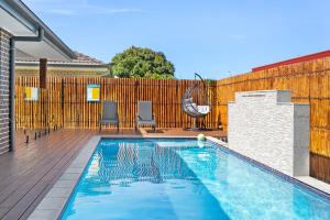 Πισίνα στο ή κοντά στο Shoreline Retreat