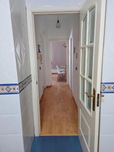 a hallway with a door leading to a room at Apartamento Las Floritas in Málaga +37 photos