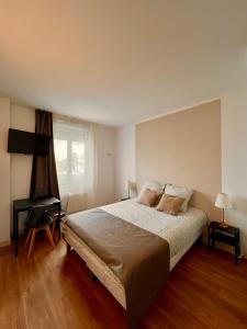 Posteľ alebo postele v izbe v ubytovaní Studio 2 pers face gare SNCF Appart Hotel le Cygne D2