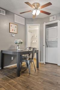 Gallery image of Urban One Bedroom Apartment with Wifi in Dallas