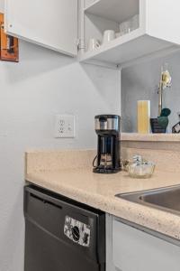 Gallery image of Urban One Bedroom Apartment with Wifi in Dallas