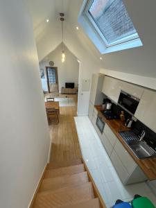 a kitchen with a skylight and a living room at Magnifique logement à Etterbeek in Brussels