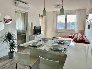 City Break Apartment - PRIVATE GARAGE, AC, BALCONY 1094 Budapest, 3 Balázs Béla utca kép - 2