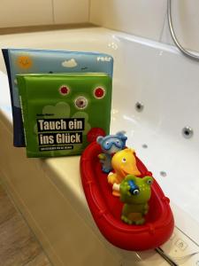 a toy train in a bath tub with two frogs at Landgasthof Waldeck in Stadtprozelten