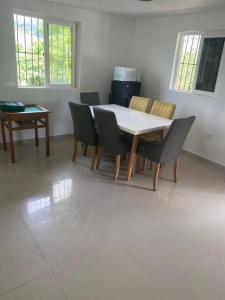 a dining room with a table and chairs at cabaña la soñada in Palomino