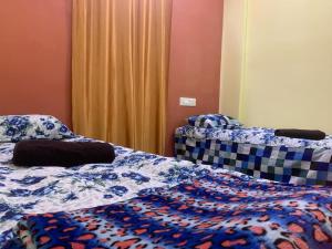 A bed or beds in a room at Cozy Prime-3BHK Near BIEC Exhibition Bangalore & IKEA