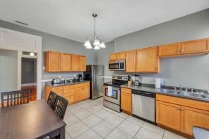 Кухня или кухненски бокс в Superb Two Unit Listing in STL