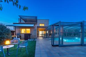 a house with a pool and a patio at Can Vilaveda in Vilanant