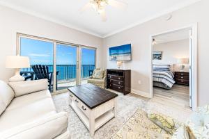 Ένα ή περισσότερα κρεβάτια σε δωμάτιο στο Crystal Tower Unit 1508 +26 φωτογραφίες