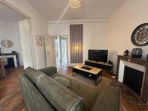 Area tempat duduk di Appartement F4 centre Moulins