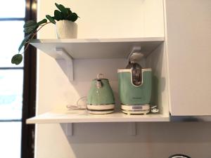 a cupboard with a coffee maker and a kettle at Cernobbio Studio in Cernobbio
