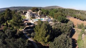 an aerial view of a house with a pool and trees at Villa vue mer-piscine-jacuzzi-billard-homecinema in Mireval