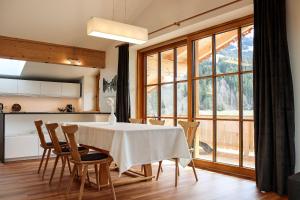 a kitchen and dining room with a table and chairs at Apartment Vordermitterast in Kirchberg in Tirol