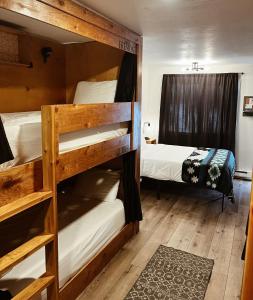 a room with two bunk beds and a bed at Jackalope Motor Lodge in Pinedale