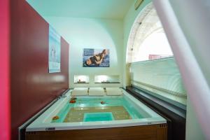 Bazén v ubytování Messapia Hotel nebo v jeho okolí