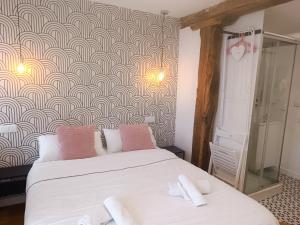 Łóżko lub łóżka w pokoju w obiekcie Rin Rooms