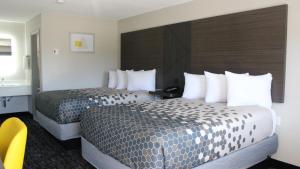 Ένα ή περισσότερα κρεβάτια σε δωμάτιο στο Landsford Inn