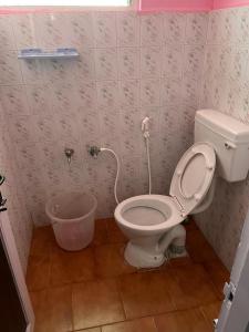 a bathroom with a toilet and a bucket at Valley Villa 2BHK in Kodaikānāl