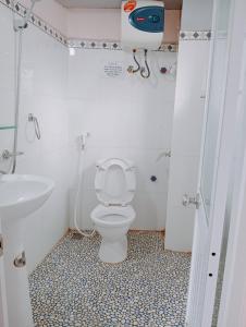 a small bathroom with a toilet and a sink at Hien Thuc Hotel in Ninh Binh