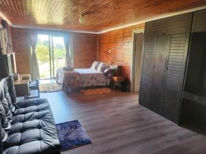 Ένα ή περισσότερα κρεβάτια σε δωμάτιο στο Granny's Country Cottage +32 φωτογραφίες