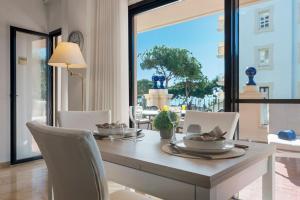 Posezení v ubytování 1 Bedroom Apartment in Andalucía del Mar - Puerto Banús