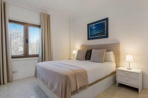 Ένα ή περισσότερα κρεβάτια σε δωμάτιο στο 1 Bedroom Apartment in Andalucía del Mar - Puerto Banús