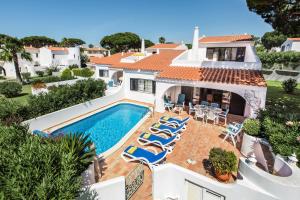 an aerial view of a villa with a swimming pool at Mng Elliott25 in Vale do Lobo