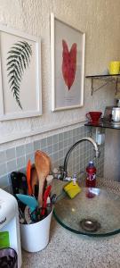 Virtuvė arba virtuvėlė apgyvendinimo įstaigoje Flat 131 - Point do Canto
