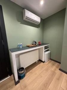 a room with a desk and a air conditioner at Heaven Inn Airport Hotel in Arnavutköy
