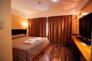Cama ou camas em um quarto em Hotel Villa Brescia mais 29 fotos