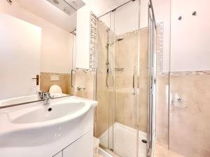 Koupelna v ubytování Golden Luxe - incredibile appartamento a 2 passi dal mare