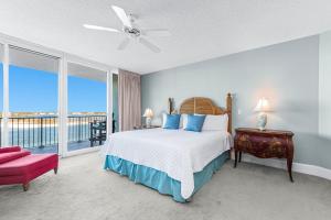 Postel nebo postele na pokoji v ubytování Caribe Resort Unit B603