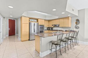 Kuchyň nebo kuchyňský kout v ubytování Caribe Resort Unit B603