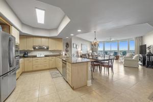 Kuchyň nebo kuchyňský kout v ubytování Caribe Resort Unit B603