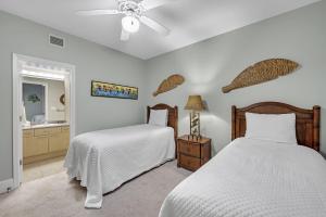 Postel nebo postele na pokoji v ubytování Caribe Resort Unit B603