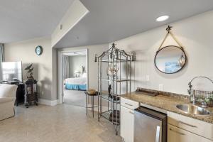 Kuchyň nebo kuchyňský kout v ubytování Caribe Resort Unit B603