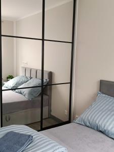 Posteľ alebo postele v izbe v ubytovaní Apartament Zielony Zakątek Wrocław free parking, ochrona
