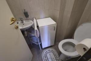 Koupelna v ubytování APARTMANI SARA