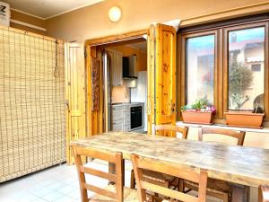 Kuchyň nebo kuchyňský kout v ubytování La Perla A4 con piscina a 50 mt dal mare