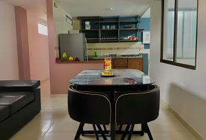 a kitchen with a table with a cake on it at GURUS FR | Hermoso Apto. familiar con terraza | Santa Rosa in Santa Rosa de Cabal