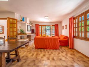 TV a/nebo společenská místnost v ubytování Holiday Home Clara R by Interhome + 37 fotografií