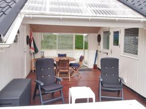 Posezení v ubytování Holiday Home Vrage - 800m from the sea by Interhome
