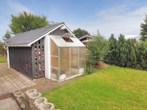 Zahrada ubytování Holiday Home Vrage - 800m from the sea by Interhome