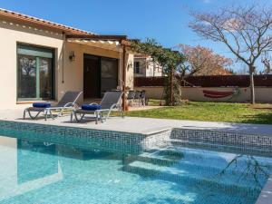Bazén v ubytovaní Holiday Home Ullastreta by Interhome alebo v jeho blízkosti