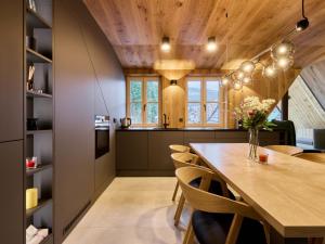 Kuchyň nebo kuchyňský kout v ubytování Apartment Máj-7 by Interhome