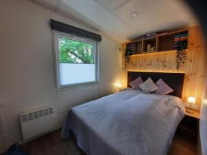 a bedroom with a bed and a window at Holiday Home Seeperle by Interhome in Wemding